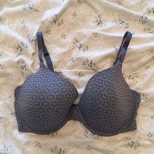 Gray pattern t-shirt Victoria secret bra 36DDD